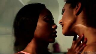 Two black pussies - I know a lot about oral affection and not only