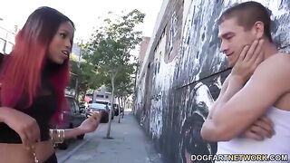 Mulatochka Nicole Apples shows how to use the sex machine properly
