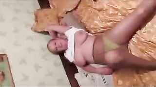 The photographer was stunned as the pregnant woman’s huge boobs just kept falling out