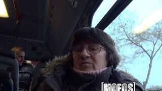 A girl is fucking with a stranger on the bus, no shame