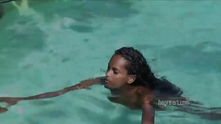 Erotic shaved pussy with a beautiful solo performance in 4K