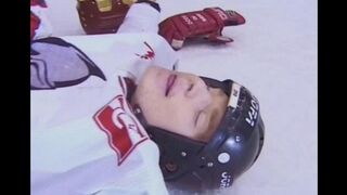A fan gave herself to a hockey player for anal during a break