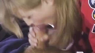 A fan gave herself to a hockey player for anal during a break