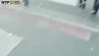 The tourist gave a free excursion to the ass in the mountains