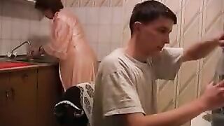 The hot mom was raped in the kitchen, and this is much more interesting than usual family sex