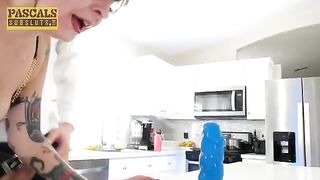 A girl with a nice ass has sex and fucks well