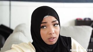 The girl found a phone and called the owner, but he did not answer