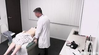 The doctor checked the girl and began to fuck her because of sneezing