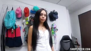 A pickpocket is forced into sex by the owner of the stolen item