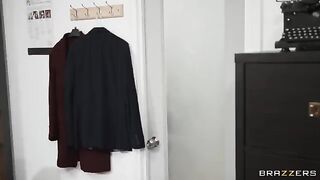 College slut Miss Alice Wild fucks in a glory hole, getting her pussy railed by two cocks