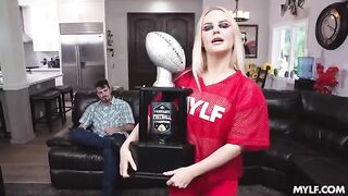 A girl with a big ass can not quit her job