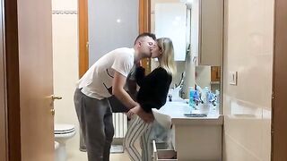The fiancée of my brother closes herself in the bathroom and wants to be fucked. Italian dialogue