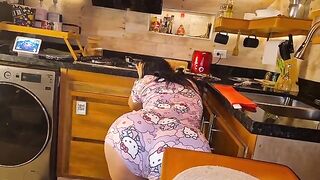 The beauty Sara Films worked out with her boyfriend at home