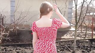 A girl from the village showed her juicy ass to the camera