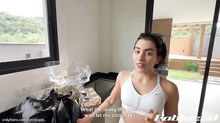 That ass is made for hard fucking! - Bailando y moviendo el culo es lo mejor