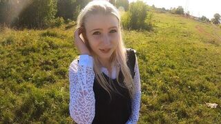 What do we do at sunset? A cute girl has a great idea