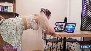 A cute girl was caught by a fortune teller and then fucked