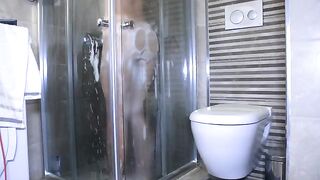 Mouth instead of shower for the hot teen star