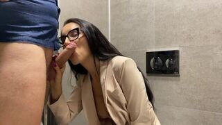 A guy fucked his secretary in the toilet without leaving the booth