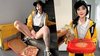 The guy came for the pizza and he saw the delivery girl cumming
